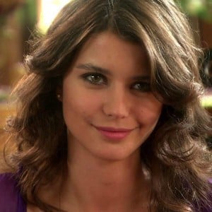 Beren Saat Actress