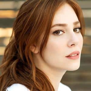 Elcin Sangu as Eda Caglar in A Love Story Tv Series