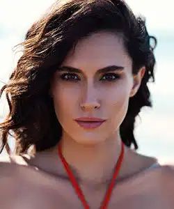 Hande Dogandemir - Actress