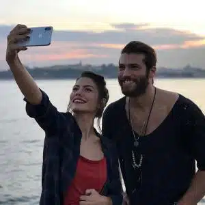 Can Yaman and Demet Ozdemir Selfy