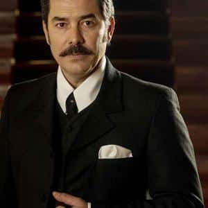 Fikret Kuskan as Nazim in Yasak Tv Series