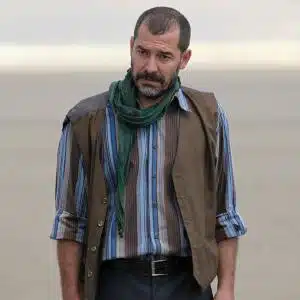 Fikret Kuskan as Murat Karahanli