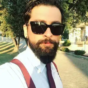 Onur Tuna selfy in istanbul street