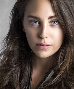 Oyku Karayel - Actress