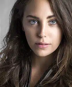 Oyku Karayel - Actress