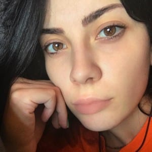 Melis Tuzunguc without makeup