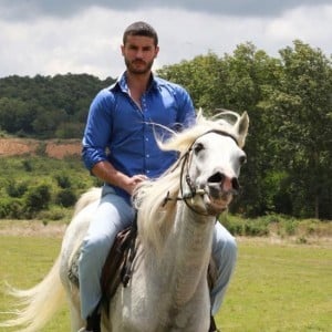berk oktay riding horse