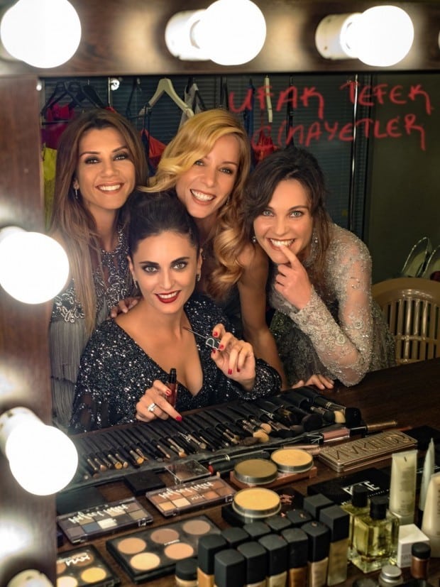 Stiletto Vendetta (Ufak Tefek Cinayetler) Tv Series Backstage