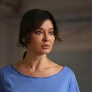 Nurgul Yesilcay as Gulperi