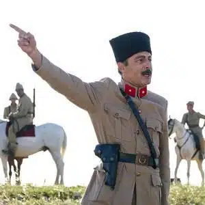 Ahmet Saracoglu as Ismet Inonu