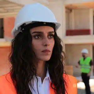 Bestemsu Ozdemir as Zeynep