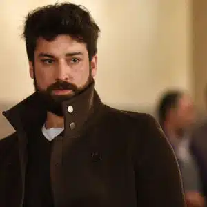 Alp Navruz as Serhat