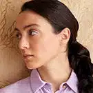 Merve Dizdar as Gulben