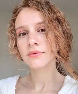 Ahsen Eroglu - Actress