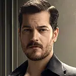 Cagatay Ulusoy as Esref Tek