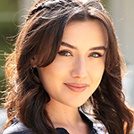 Cemre Arda as Zeynep Aslanli