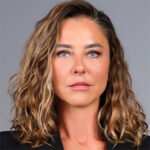 Ece Uslu as Sumru Sansalan