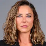 Ece Uslu as Sumru Sansalan