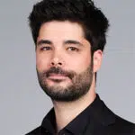 Genco Ozak as Esat Sansalan