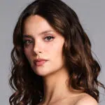 Leyla Tanlar as Sevilay