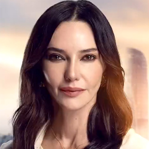 Hande Ataizi as Sureyya Uyar