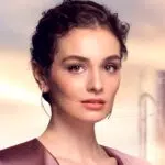 Serra Ariturk as Alev Parlak