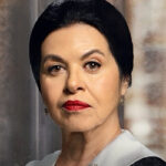 Nilgun Kasapbasoglu as Munevver Ketenci