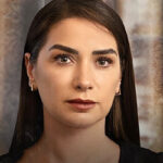 Oznur Kula as Pakize Kardan
